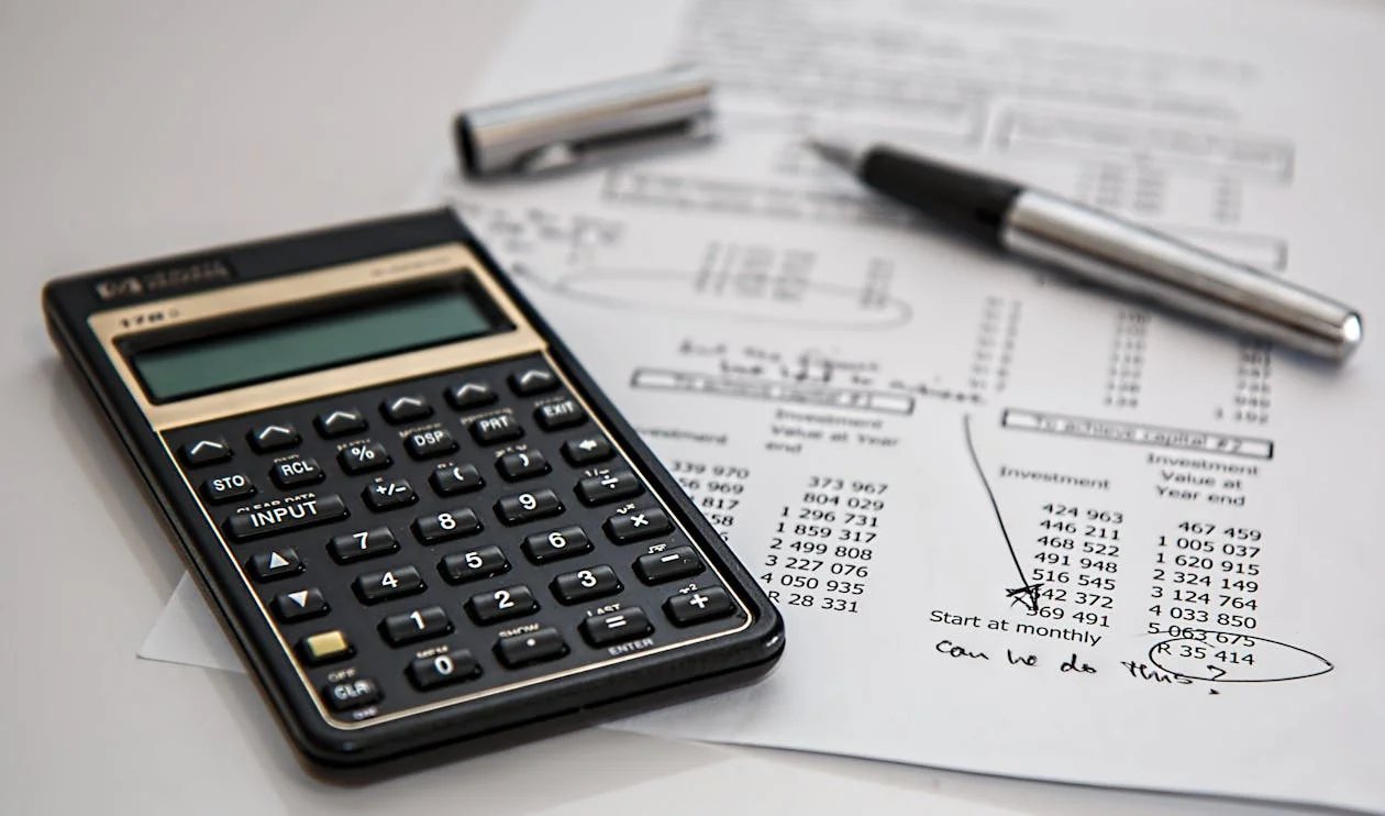 Calculadora e planilha de orçamento pessoal financeiro